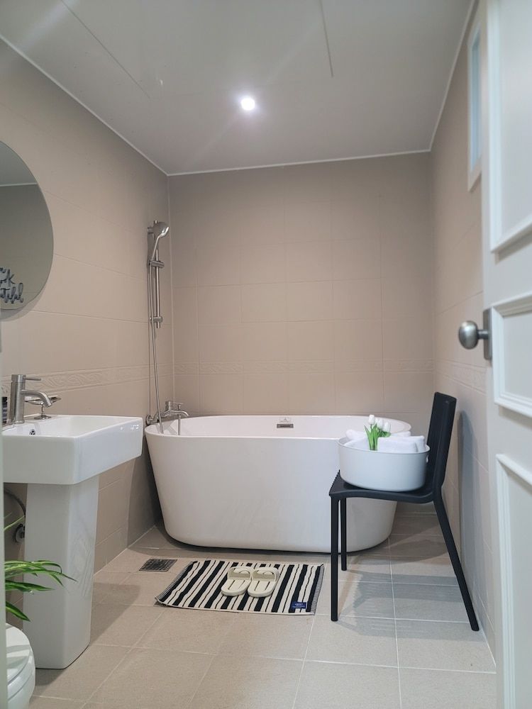 Rabbit Hotel Deluxe Room, 1 Queen Bed, Non Smoking, Air conditioning 3