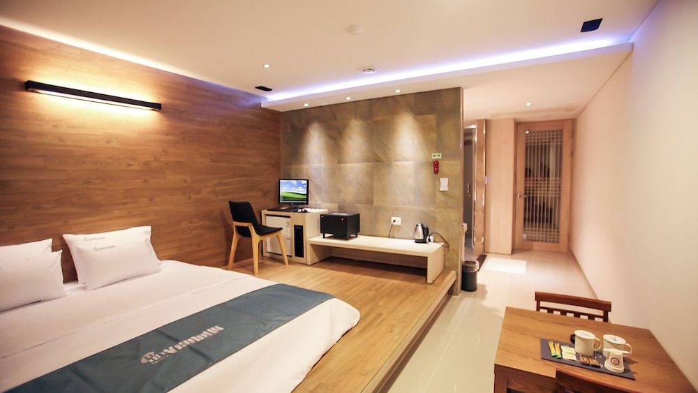 YEONGJU SPA TOURIST HOTEL Standard Double Room, 1 Queen Bed, City View 5