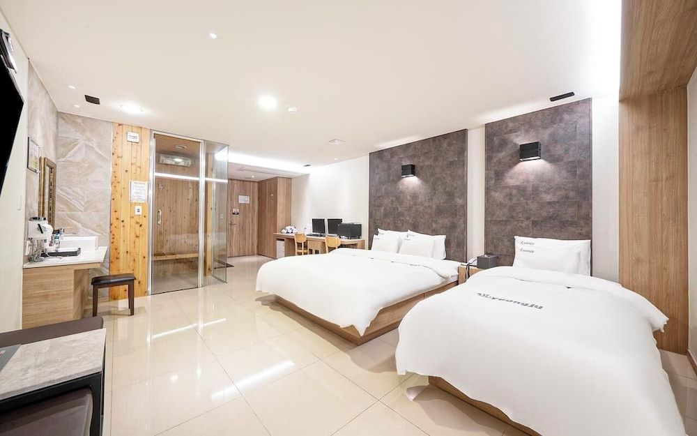 YEONGJU SPA TOURIST HOTEL Superior Twin Room, City View 2