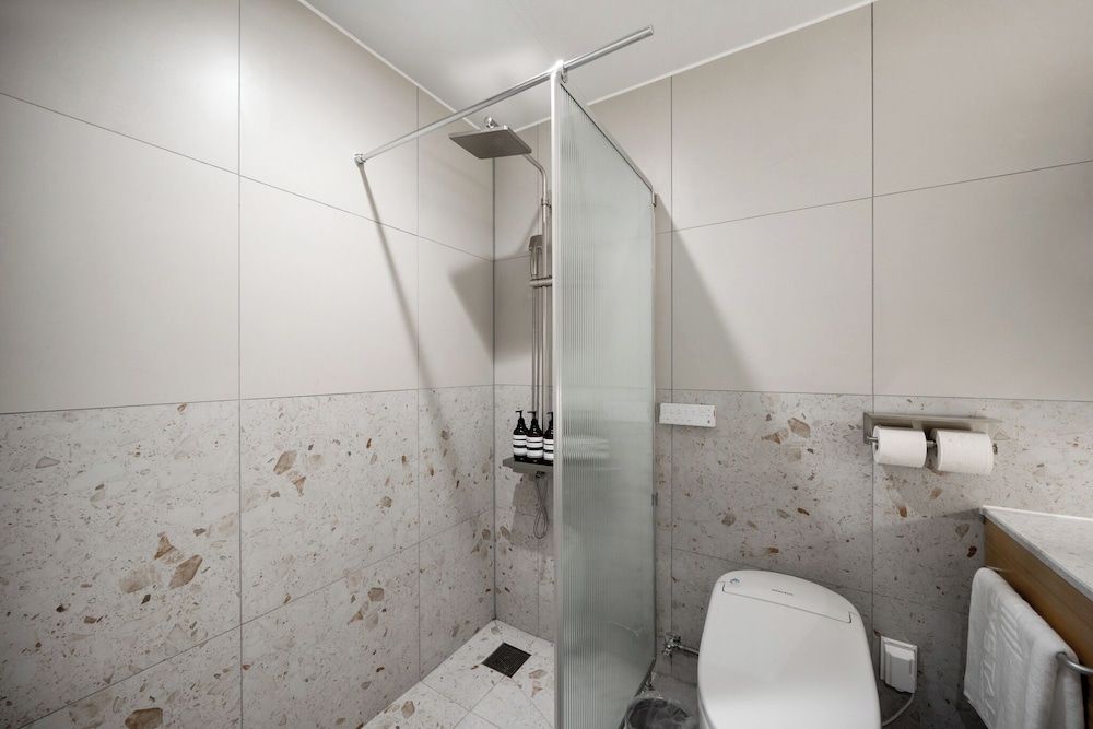 Crystal Hotel Deluxe Triple Room 13