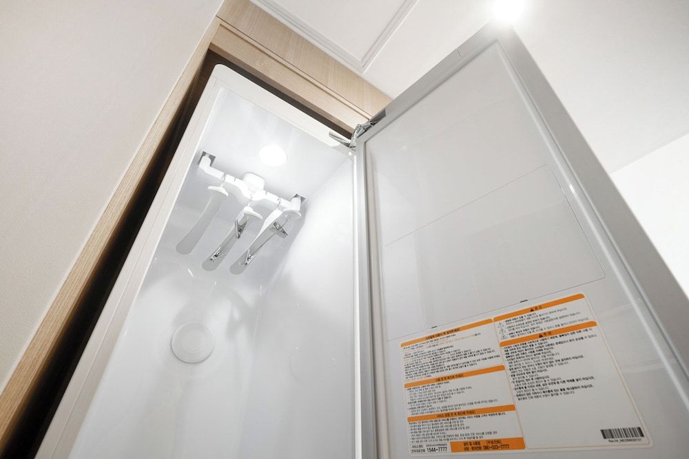 Crystal Hotel Deluxe Twin Room 6