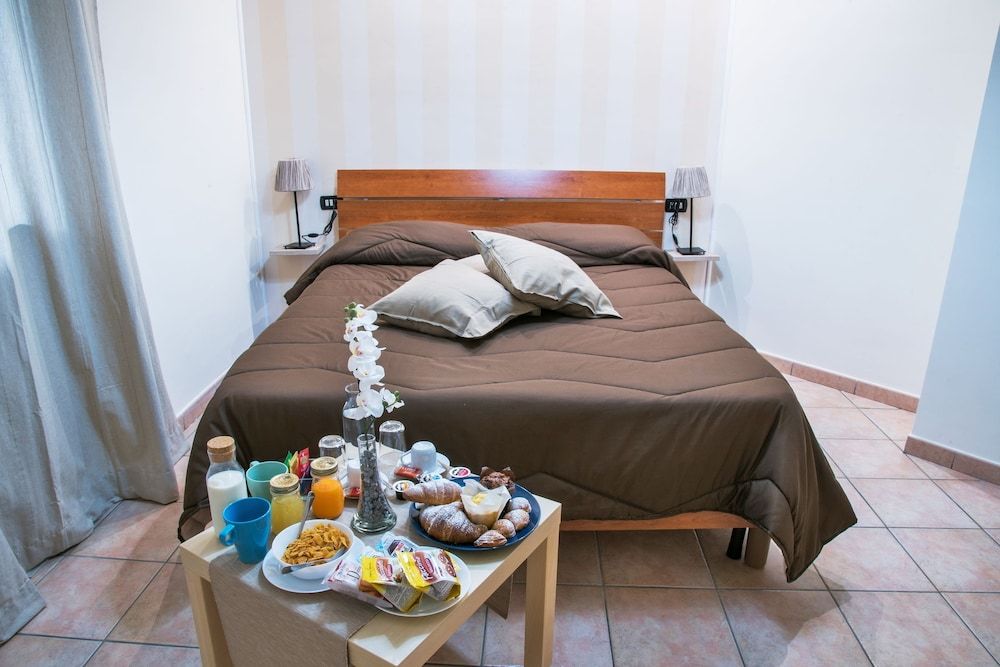 B&B del Sole Deluxe Double or Twin Room, Balcony, Garden View 3