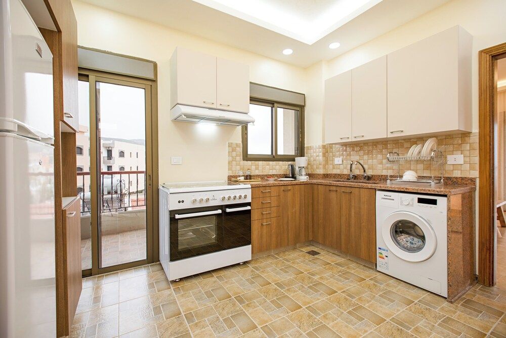 Akl - Chic Apts & Balconies in Batroun Douglas 18