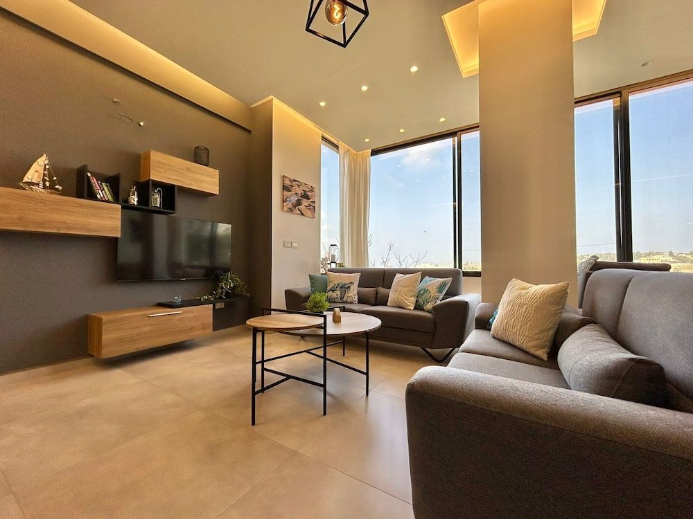 Vista 2-Bedroom Apartment in Batroun Apartment, 2 Bedrooms, Kitchen, Mountain View 2
