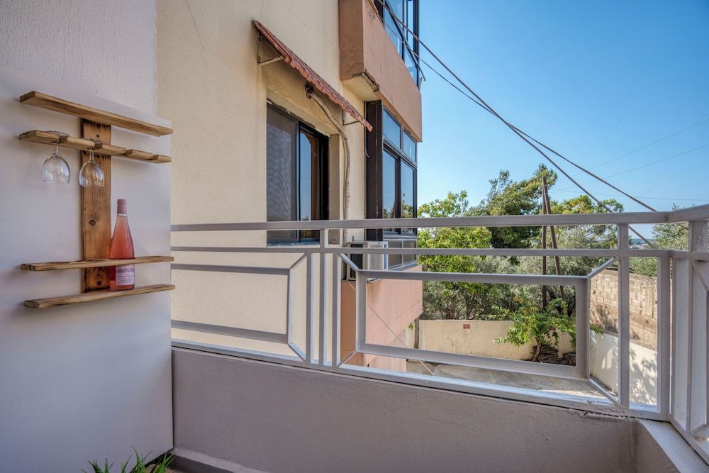 Agrius - Elegant Studio & Balcony in Batroun Studio, 1 Double Bed, Kitchenette, Mountain View 14