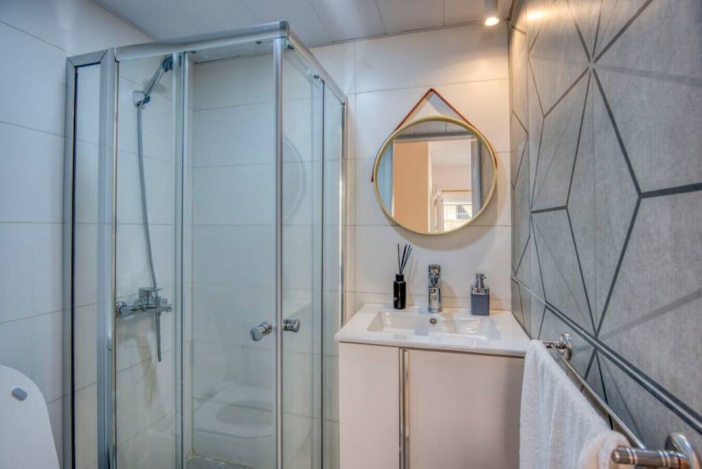 Agrius - Elegant Studio & Balcony in Batroun Studio, 1 Double Bed, Kitchenette, Mountain View 15