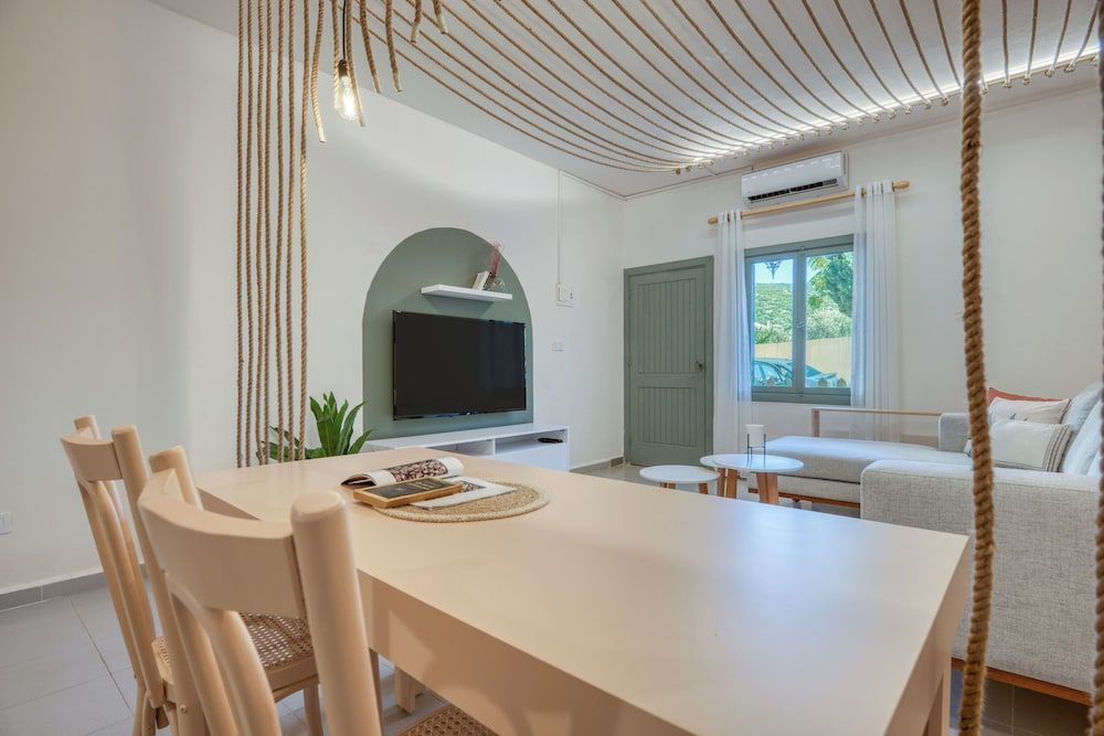 Agrius - Elegant Studio & Balcony in Batroun Studio, 1 Double Bed, Kitchenette, Mountain View 16