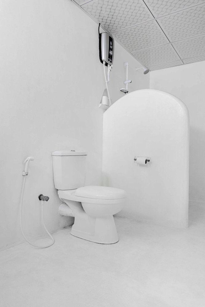 Roshanne Beach Resort Superior Quadruple Room, Garden View 11