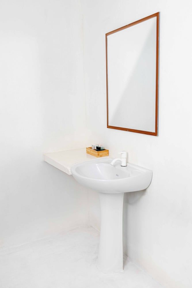 Roshanne Beach Resort Superior Quadruple Room, Garden View 12