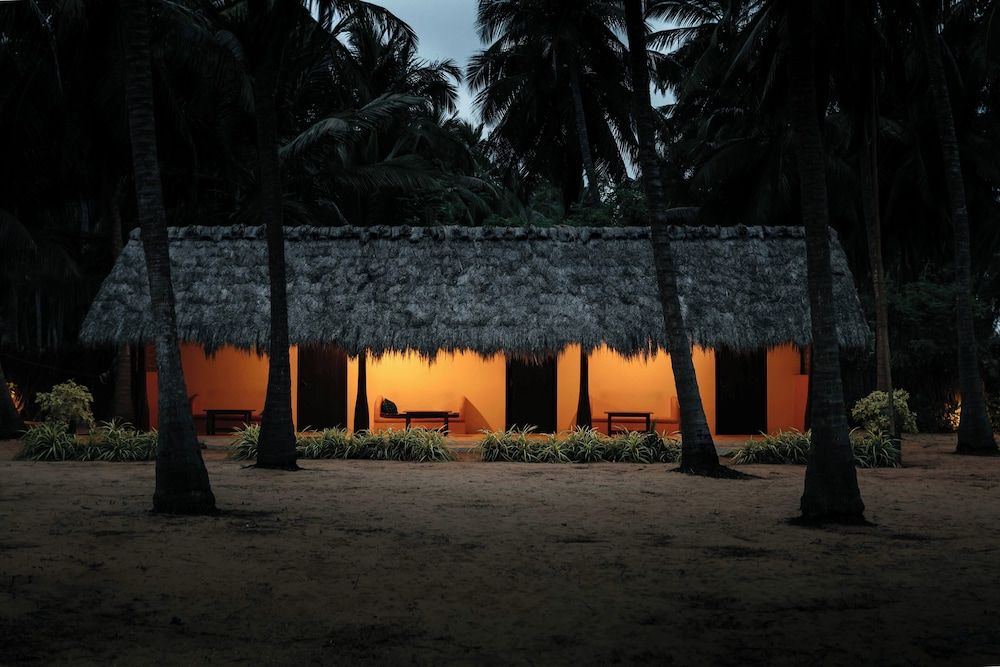 Roshanne Beach Resort Superior Quadruple Room, Garden View 3