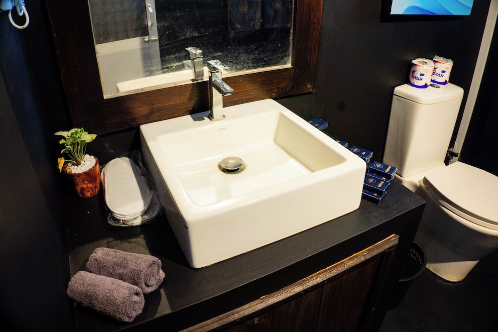 Ceylon Retreat Sigiriya Deluxe Double or Twin Room, Lake View 7