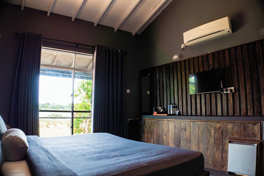 Ceylon Retreat Sigiriya Deluxe Double or Twin Room, Lake View 4