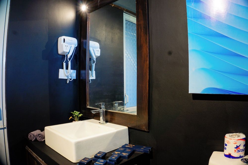 Ceylon Retreat Sigiriya Deluxe Double or Twin Room, Lake View 8