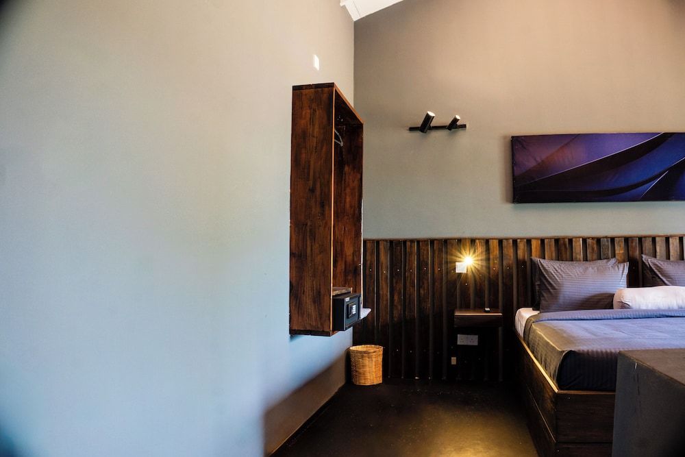 Ceylon Retreat Sigiriya Deluxe Double or Twin Room, Lake View 3