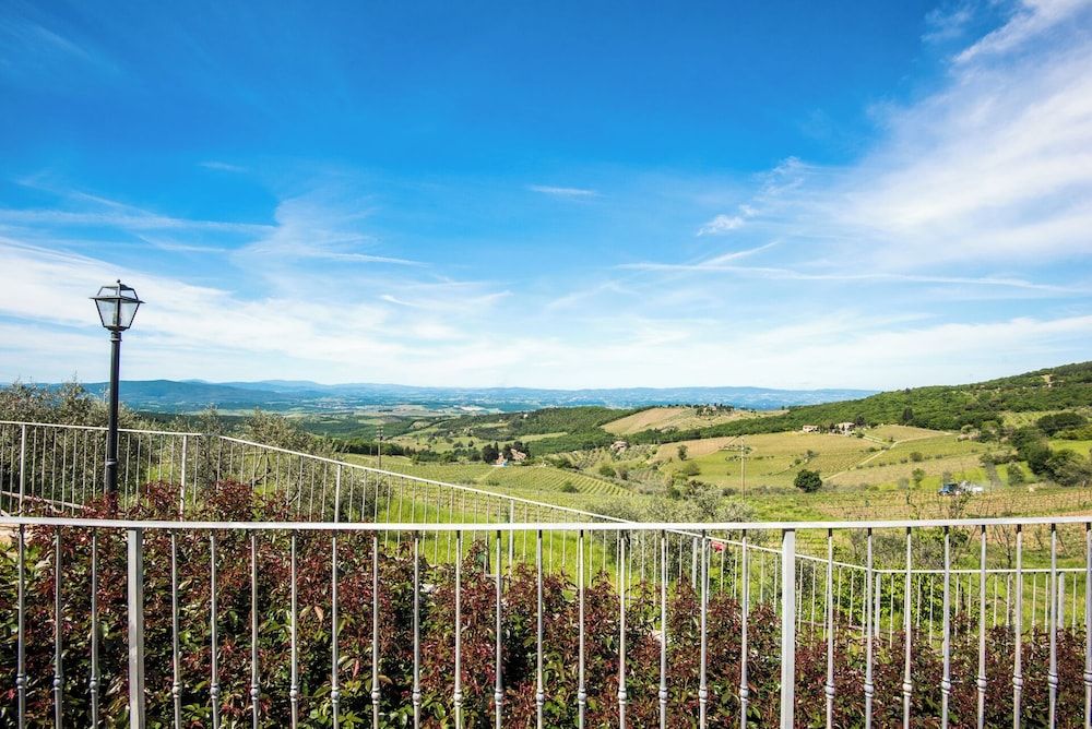 Casa Vacanze Squarcialupi Panoramic Apartment, Hill View 6