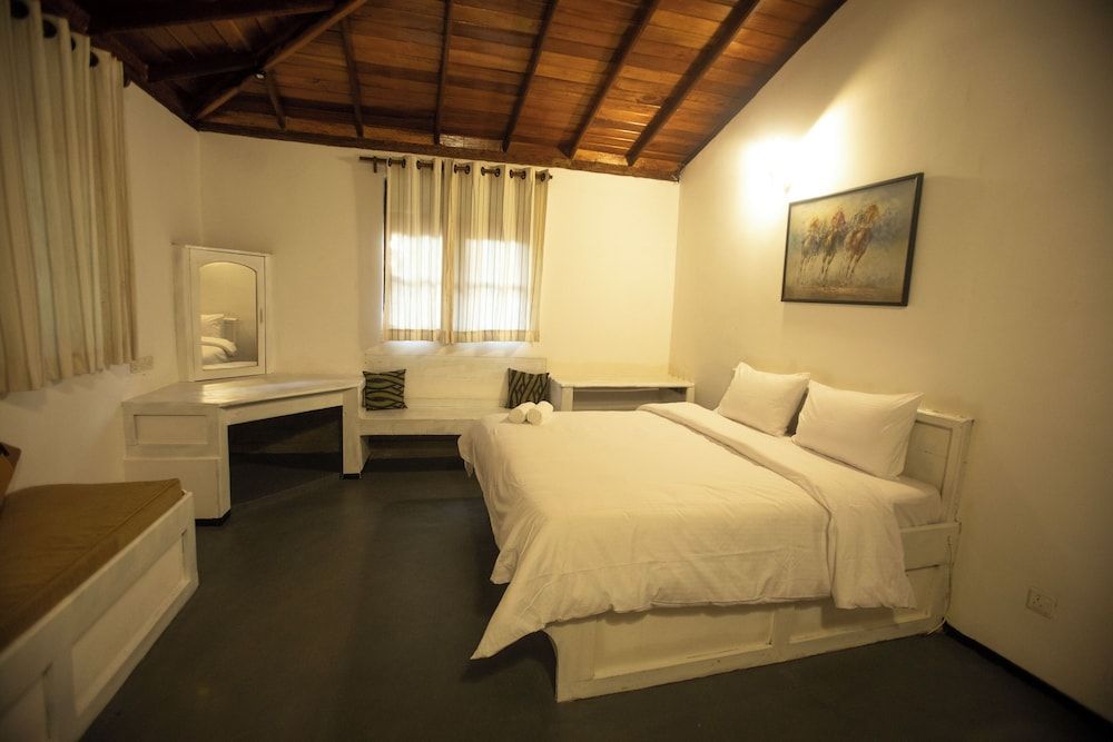 Funk Bunks - Sigiriya Superior Double Room, Courtyard View 2