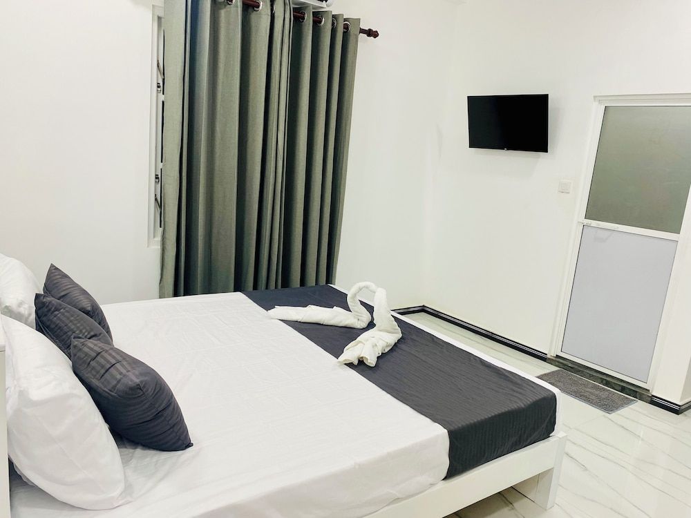 Hotel Jay R Family Triple Room, Balcony, City View 3