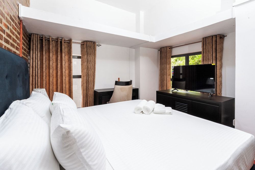 Trillium Boutique Express Hotel Deluxe Double Room 2