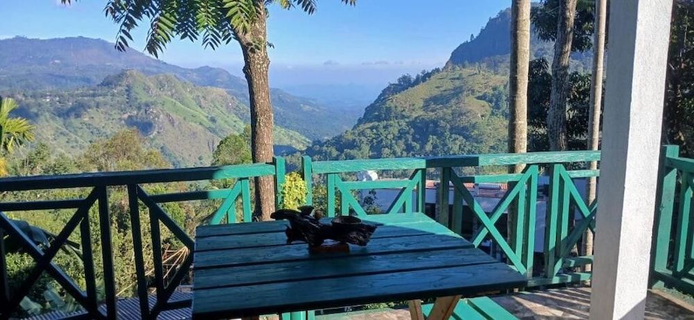 Misty Cabins Ella Deluxe Double Room, Balcony 6