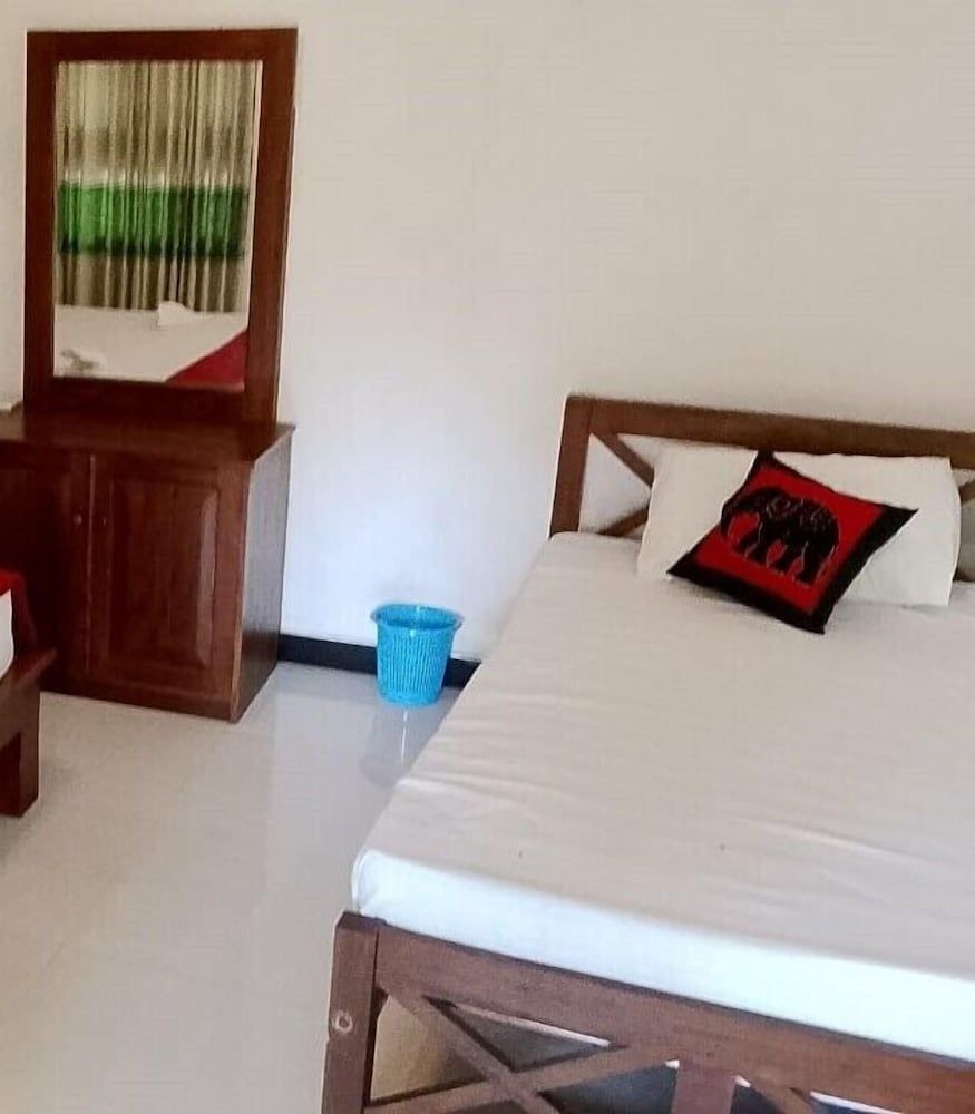 Nature Lodge Habarana Deluxe Single Room 2