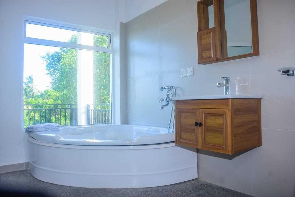 Neralu Garden Yala Deluxe Suite, Lake View 5