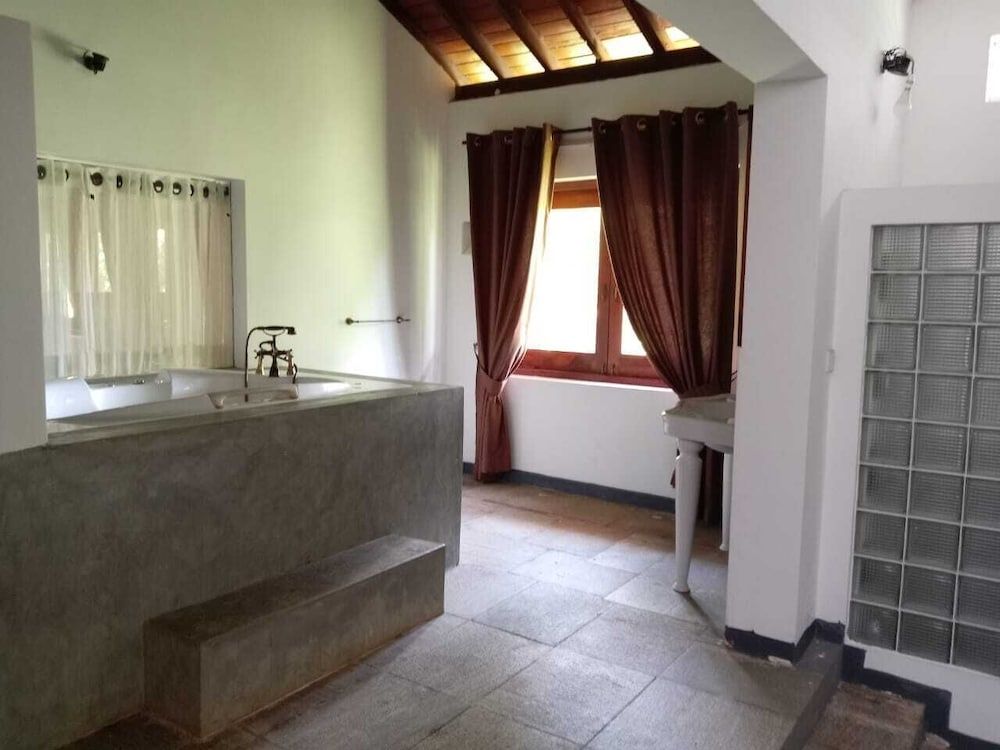 Nidahasa Heritage Villa Deluxe Double Room, Garden View 8