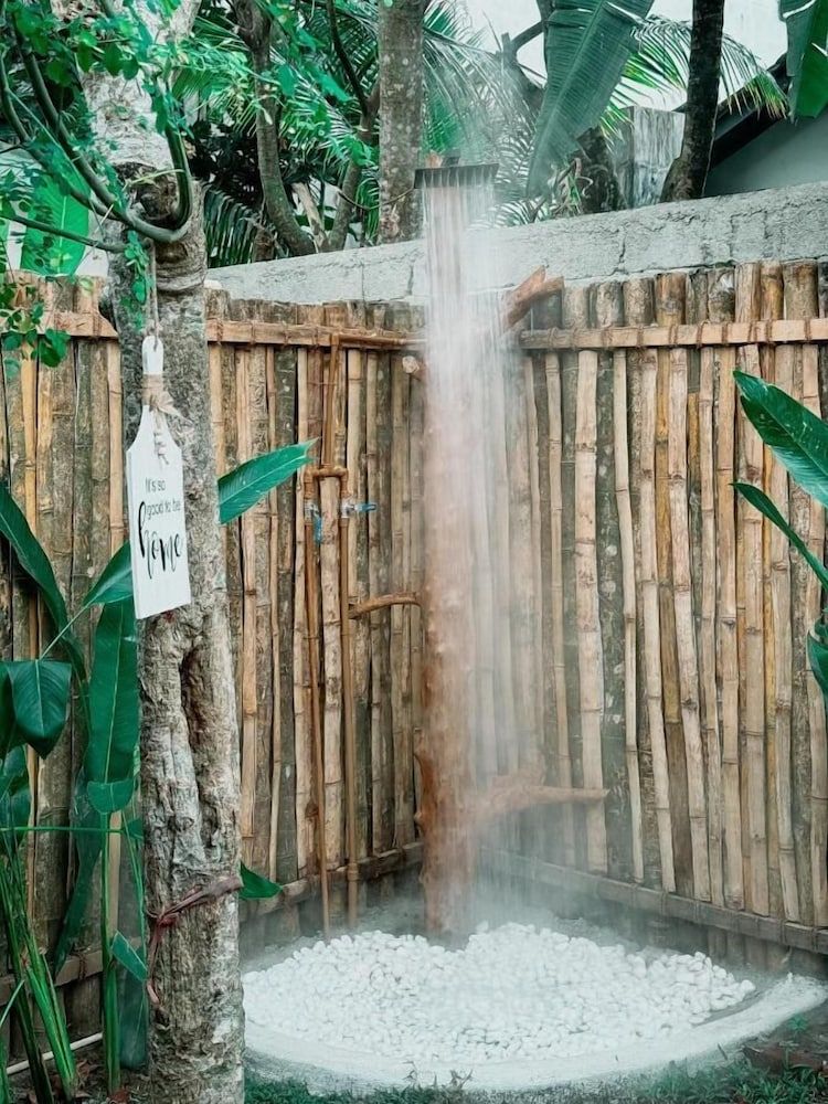 Kickin' Surf Lodge Double Room, Garden View 6