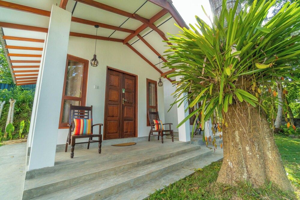 Bird Of Paradise - Ahangama Villa Deluxe Cottage, Garden View 12