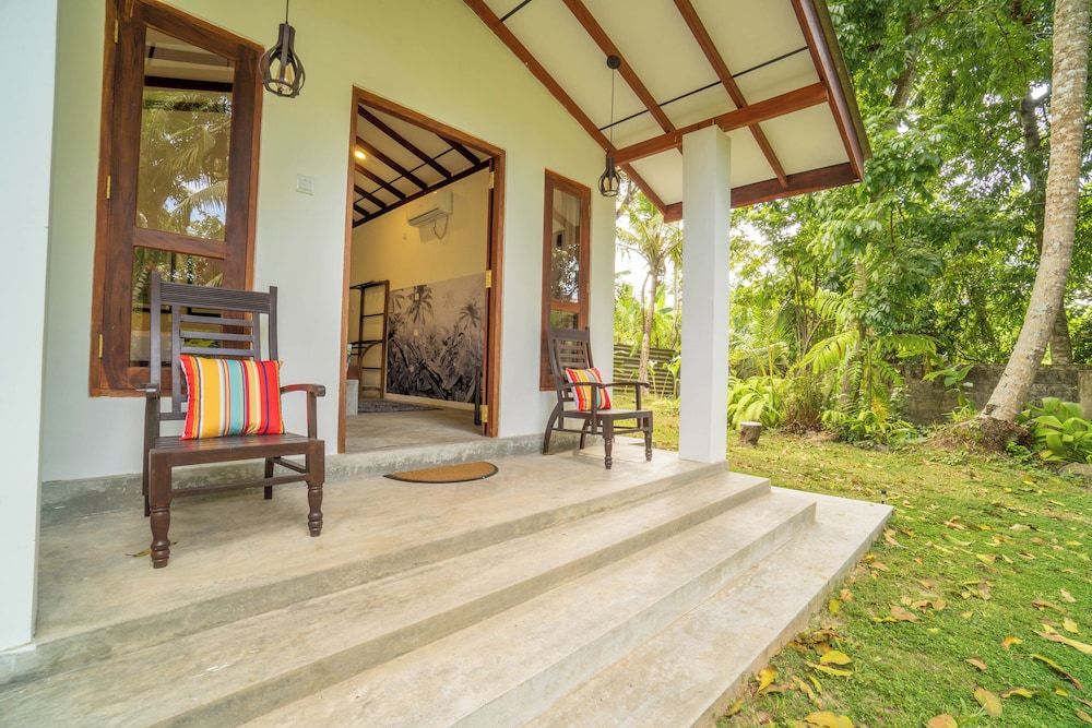Bird Of Paradise - Ahangama Villa Deluxe Cottage, Garden View 9