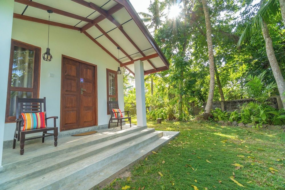 Bird Of Paradise - Ahangama Villa Deluxe Cottage, Garden View 17