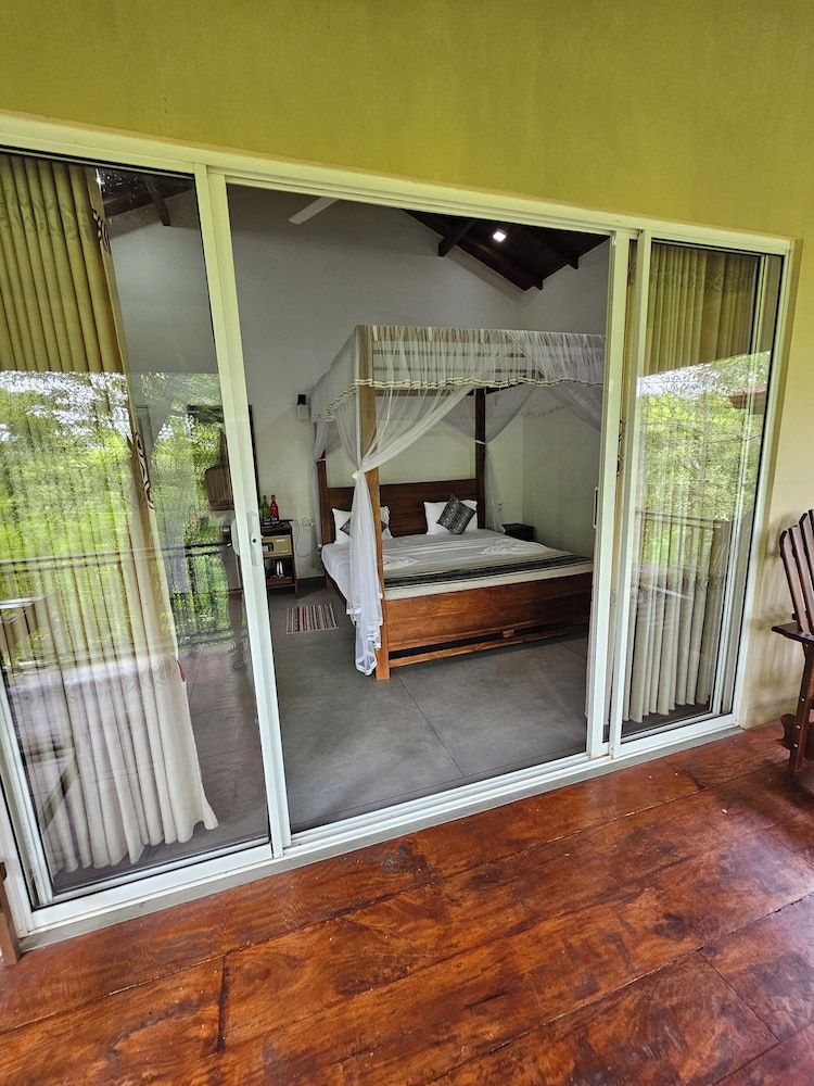 Jungle Paradise Hotel Deluxe Double Room, Balcony, Garden View 5