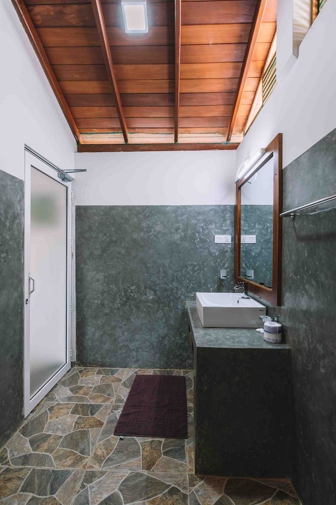 Jungle Paradise Hotel Deluxe Double Room, Balcony, Garden View 11