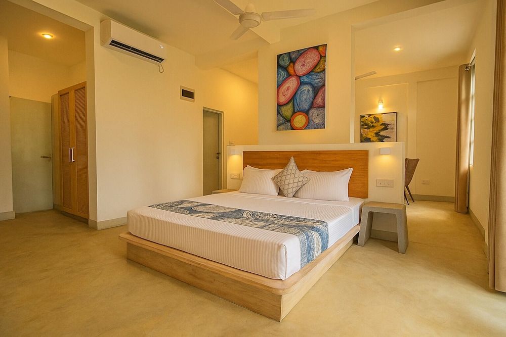Solara Beach House Deluxe Double Room 6