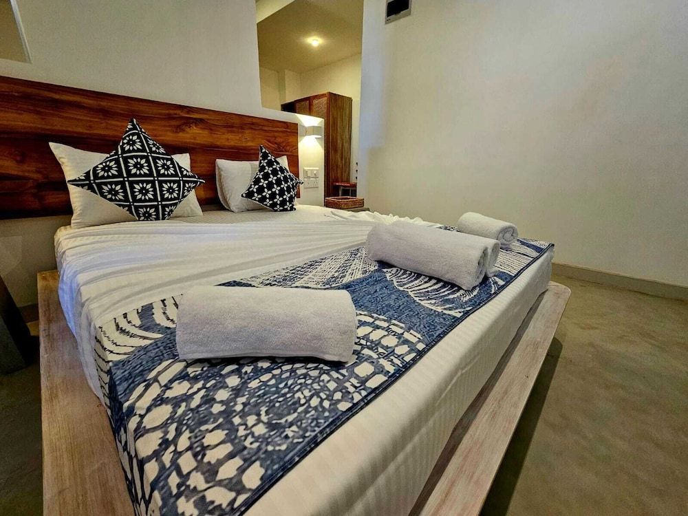 Solara Beach House Deluxe Double Room 4