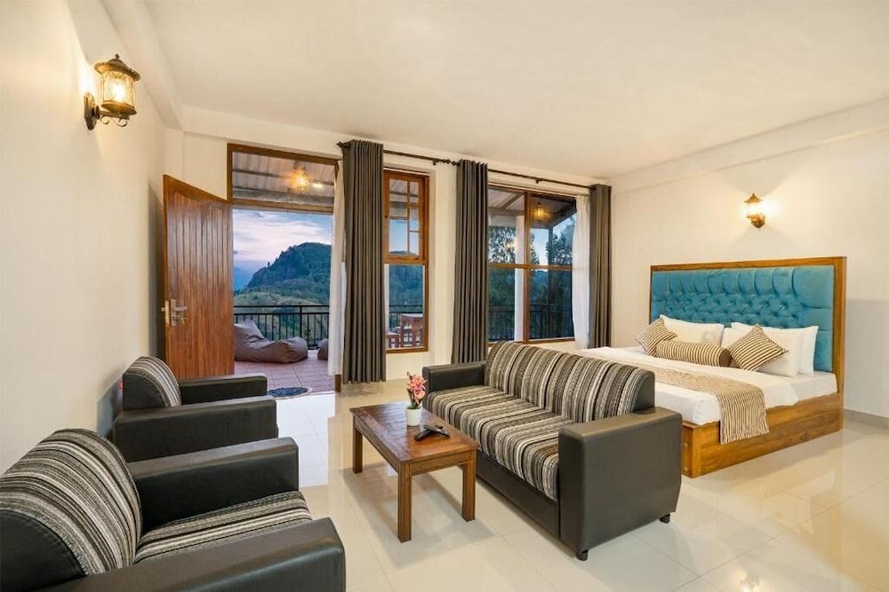 Ella Ostella Family Room, Balcony, Mountain View 2