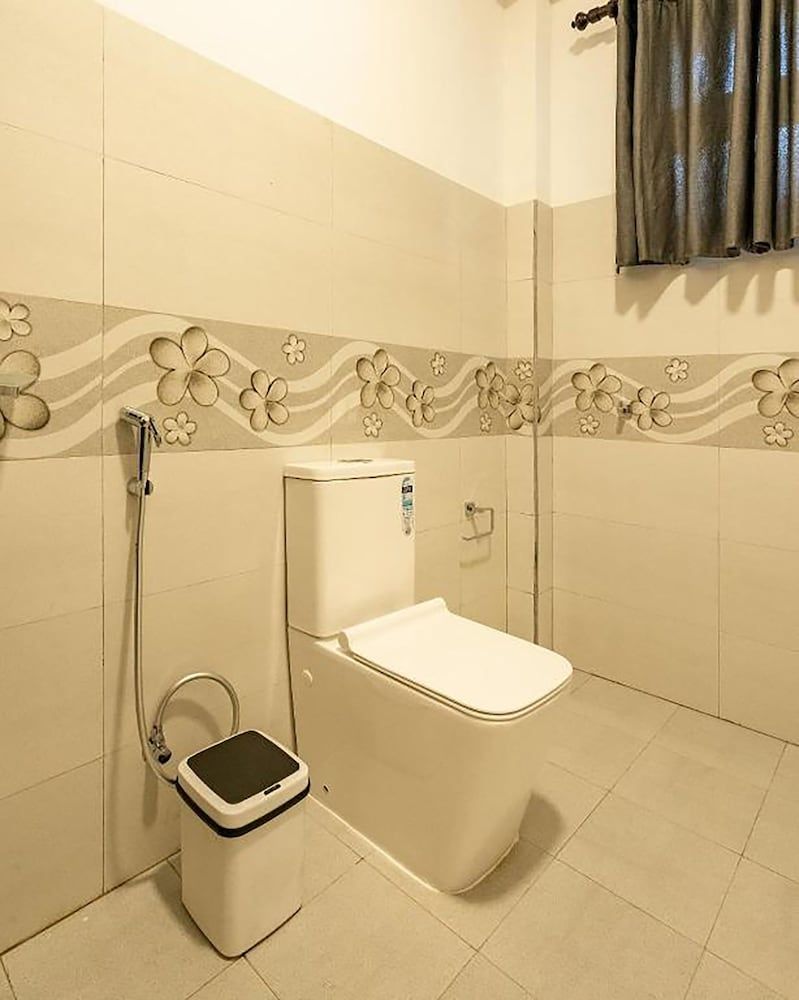 Ella Ostella Family Room, Balcony, Mountain View 10