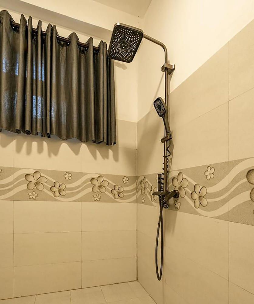 Ella Ostella Family Room, Balcony, Mountain View 8