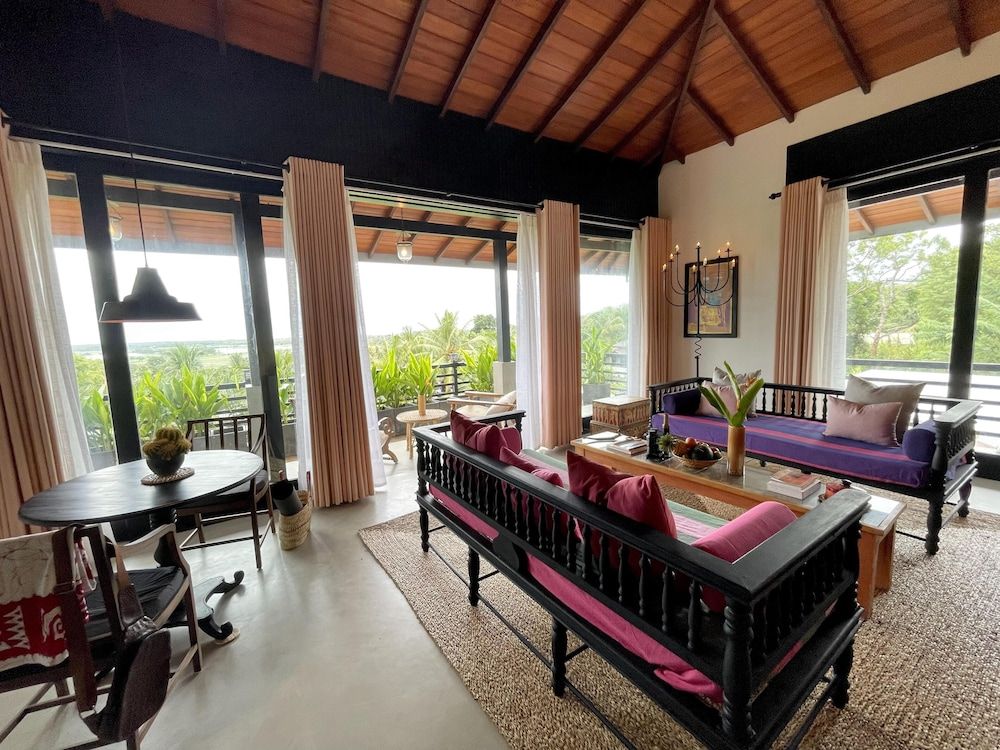 Luxury Apartment, Mountain View