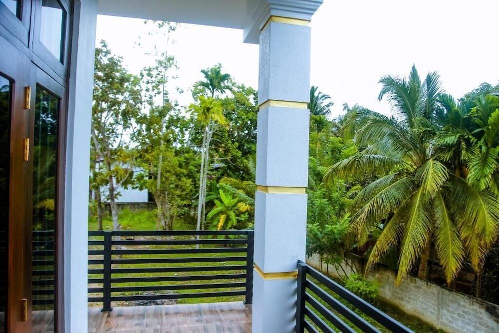 Royal Palace Mirissa Deluxe Double Room, Balcony, Garden View 47