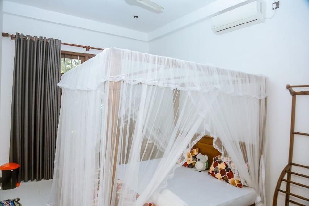 Royal Palace Mirissa Deluxe Double Room, Balcony, Garden View 10