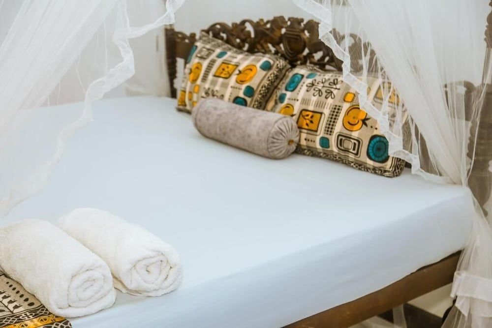 Royal Palace Mirissa Deluxe Double Room, Balcony, Garden View 2