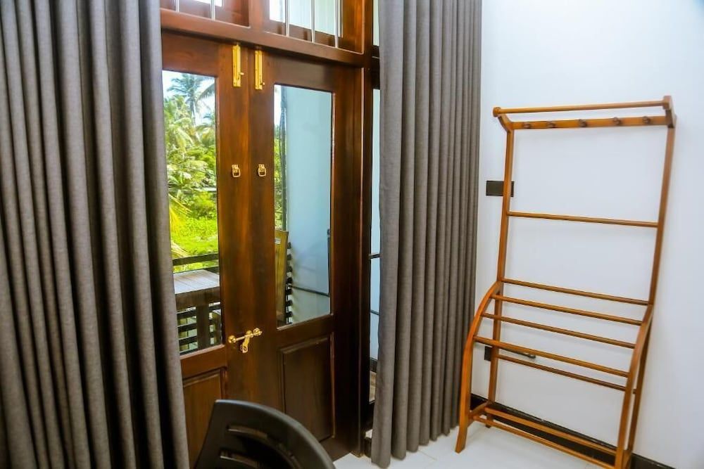 Royal Palace Mirissa Deluxe Double Room, Balcony, Garden View 7