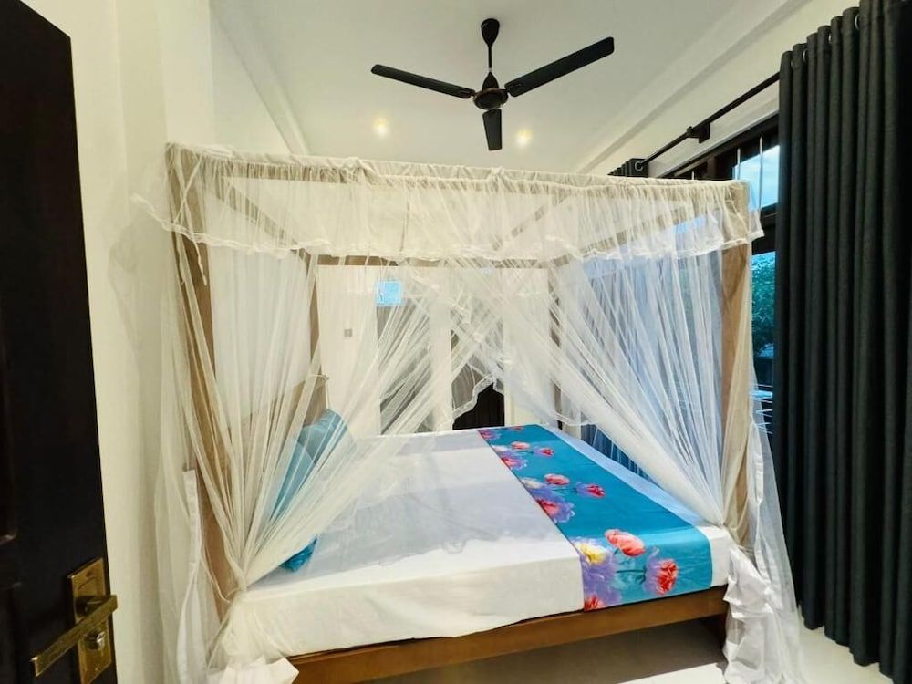 Royal Palace Mirissa Deluxe Double Room, Balcony, Garden View 4