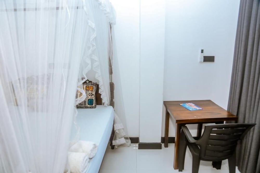 Royal Palace Mirissa Deluxe Double Room, Balcony, Garden View 11