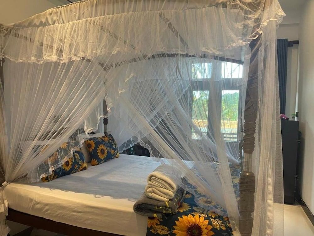 Royal Palace Mirissa Deluxe Double Room, Balcony, Garden View 26