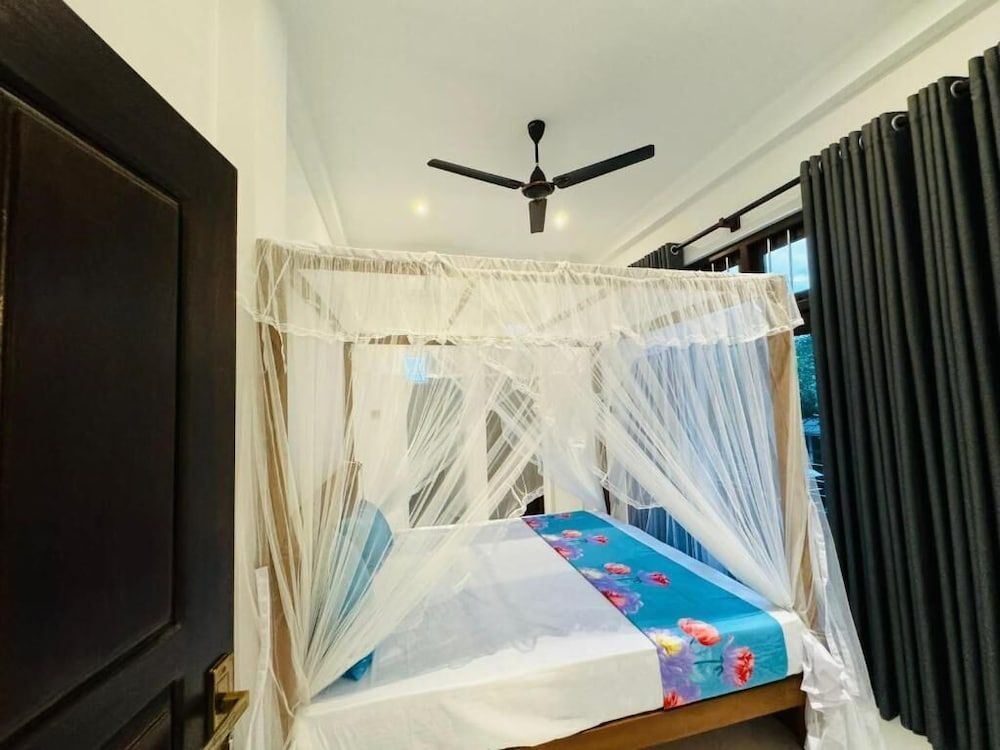 Royal Palace Mirissa Deluxe Double Room, Balcony, Garden View 19