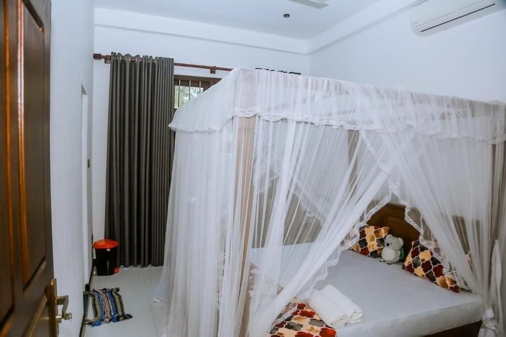 Royal Palace Mirissa Deluxe Double Room, Balcony, Garden View 38