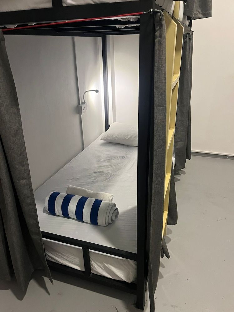 Wake N Flow Economy Shared Dormitory 4