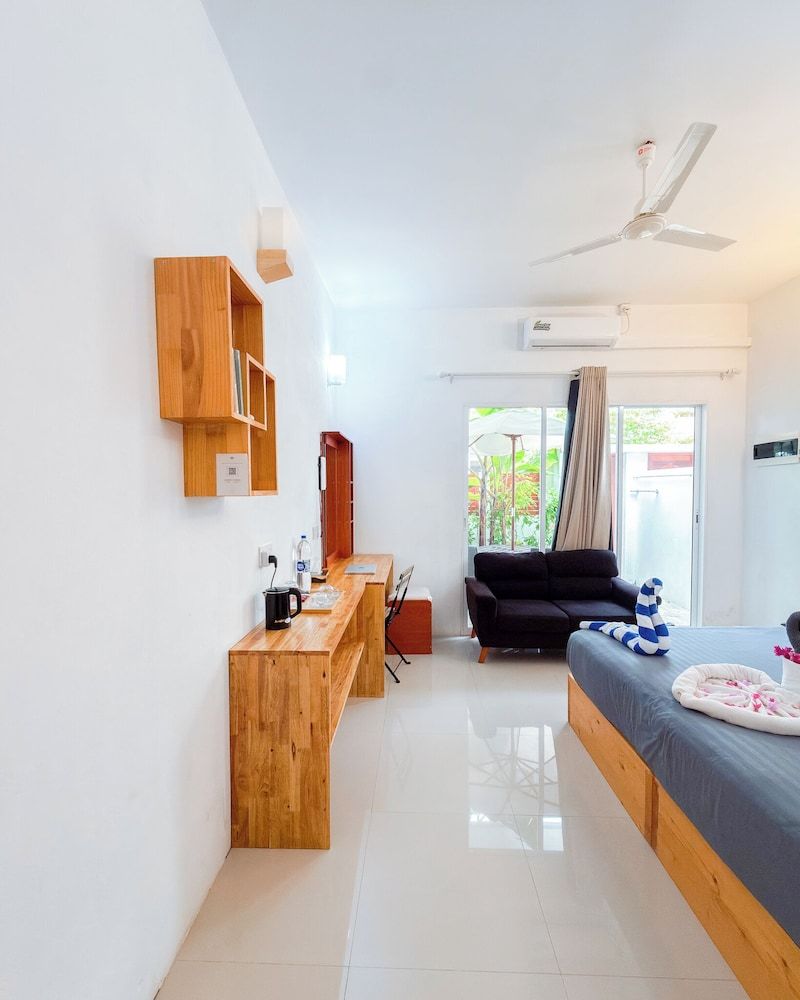 The Wave Dhigurah Deluxe Double Room, Patio, Garden View 2