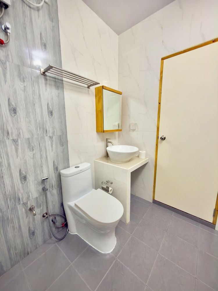 The Wave Dhigurah Deluxe Double Room, Patio, Garden View 4